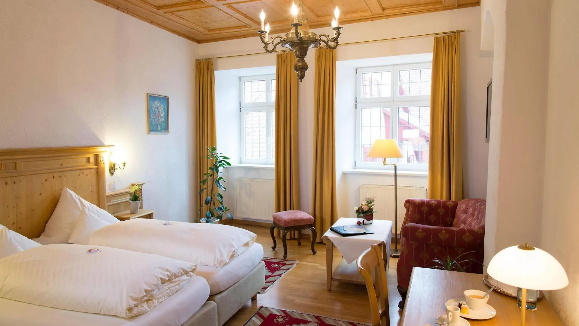 Hotel Deutsches Haus Dinkelsbühl 4*,
